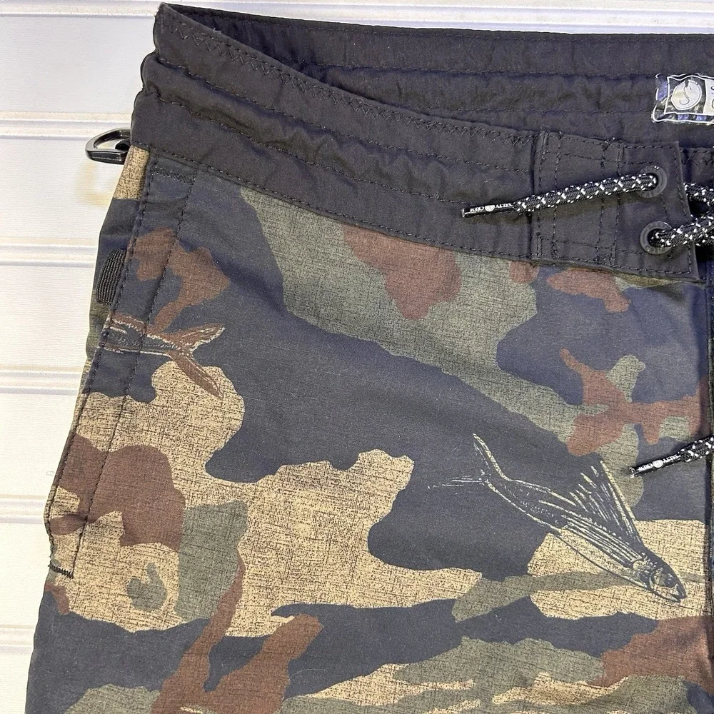 Salty Crew Utility Boardshorts Mens 34 (Fit 35) Flying Fish Camo Stretch Utility - Picture 4 of 15